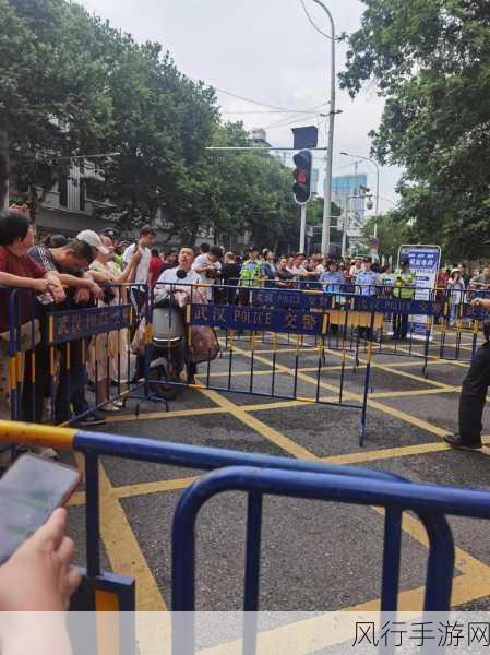 打伤校董儿子家长上门道歉传媒-校董儿子遭打伤，家长上门致歉！😳🙏