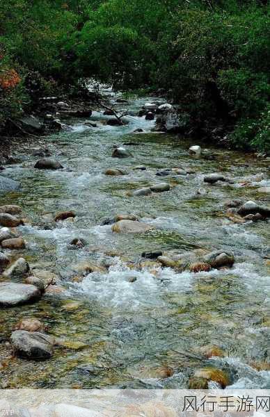 两峰夹小溪地湿-“溪水潺潺，山峰相拥的湿润自然之美”